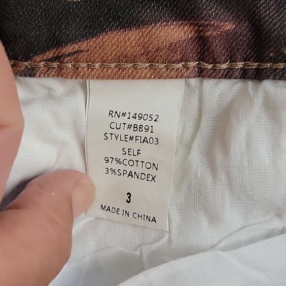 Fashion Nova Volcano Blows Straight Leg Jeans Womens Size 3 NWT - Picture 12 of 15